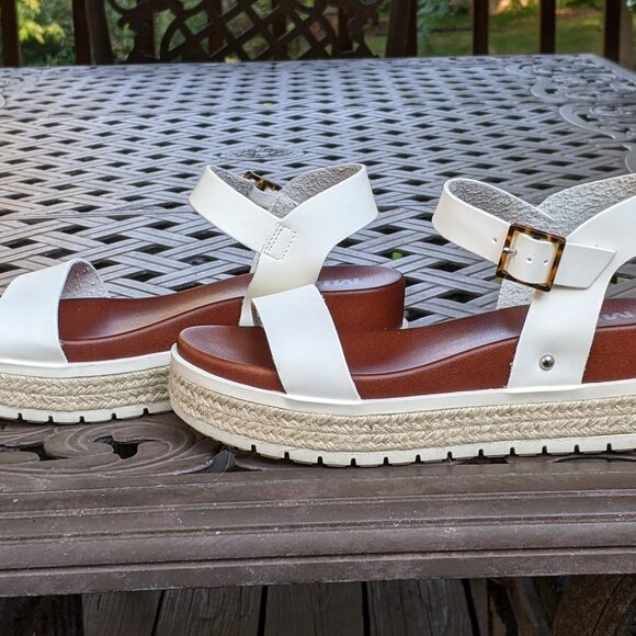MIA  Size 8  White Sandals - Espadrille - Picture 5 of 7